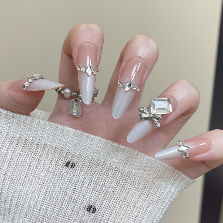 Glamouröse Stiletto Press-On Nagelset mit Strassverzierungen Karnz
