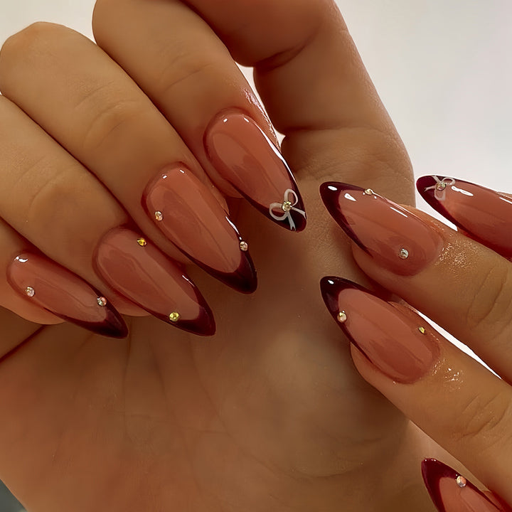 Elegante Press-On Stiletto Nagelkunst Karnz