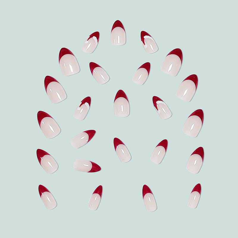 Kunstvolle Stiletto-Nägel Karnz