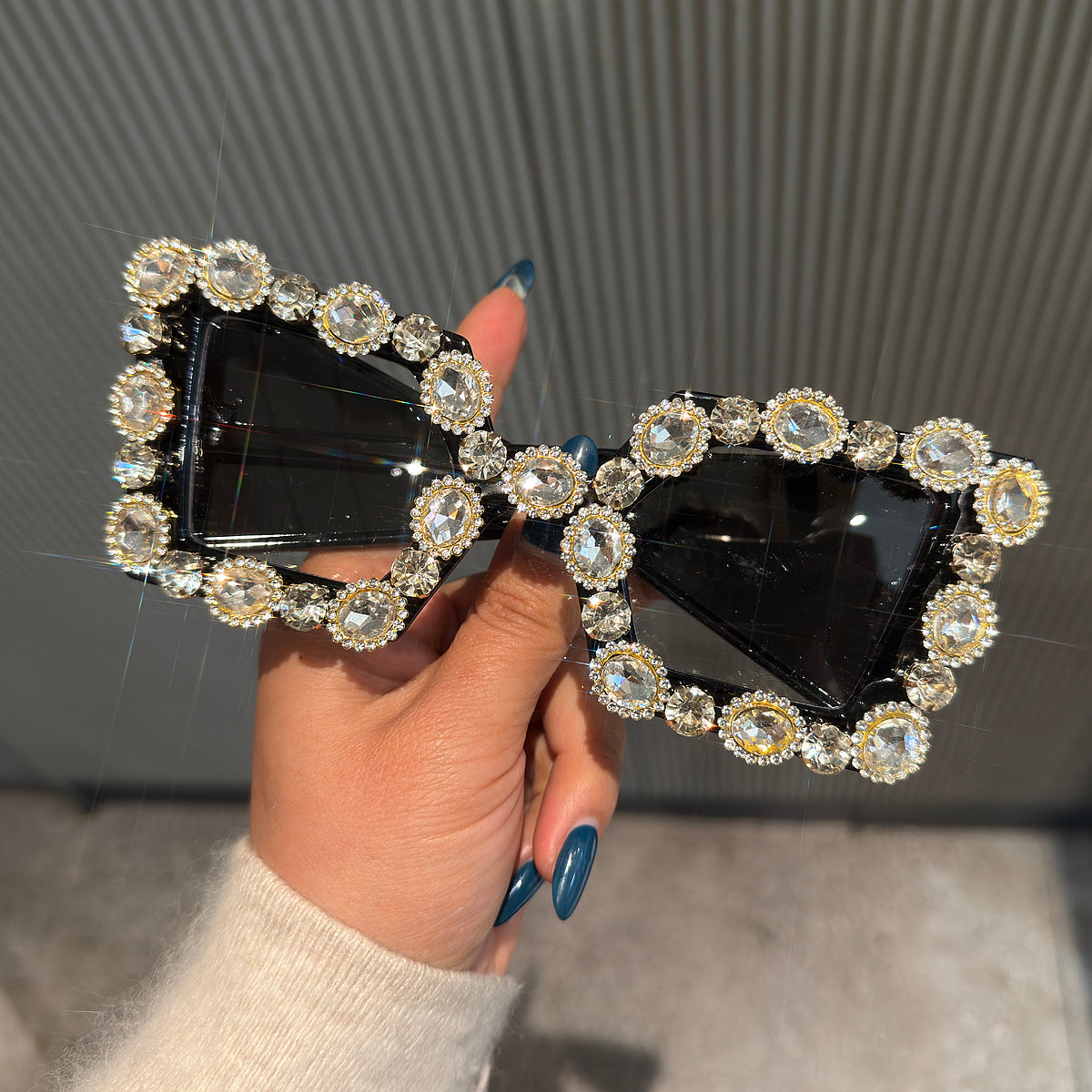 Damen Glamouröse Designer-Sonnenbrille mit strassverziertem Rahmen Karnz