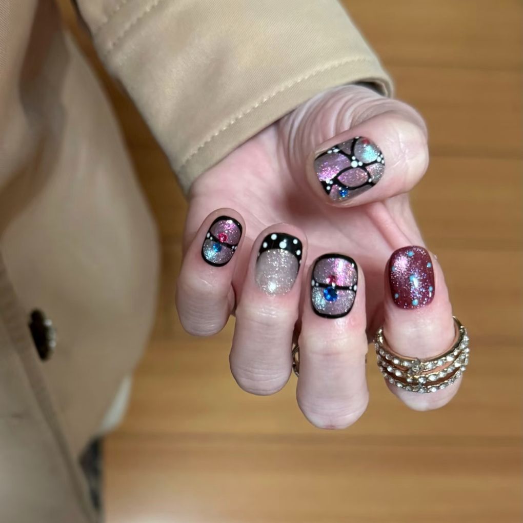 Dekorative Nagelkunst
