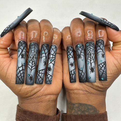 Halloween-Themen Stiletto Press-On Nägel mit Spinnennetzdesign Karnz