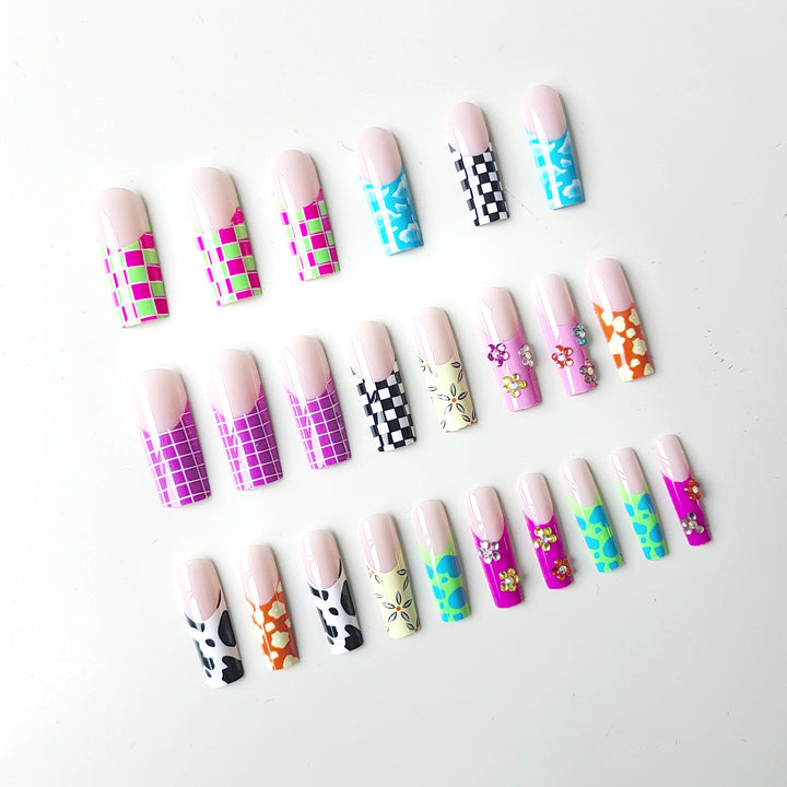 Kunstnagelset mit kreativen Designs und schimmernden Akzenten Karnz
