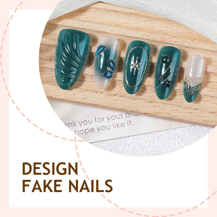 Kunstnagelset mit Exklusivem Blattdesign und Eleganten Glitzerakzenten Karnz