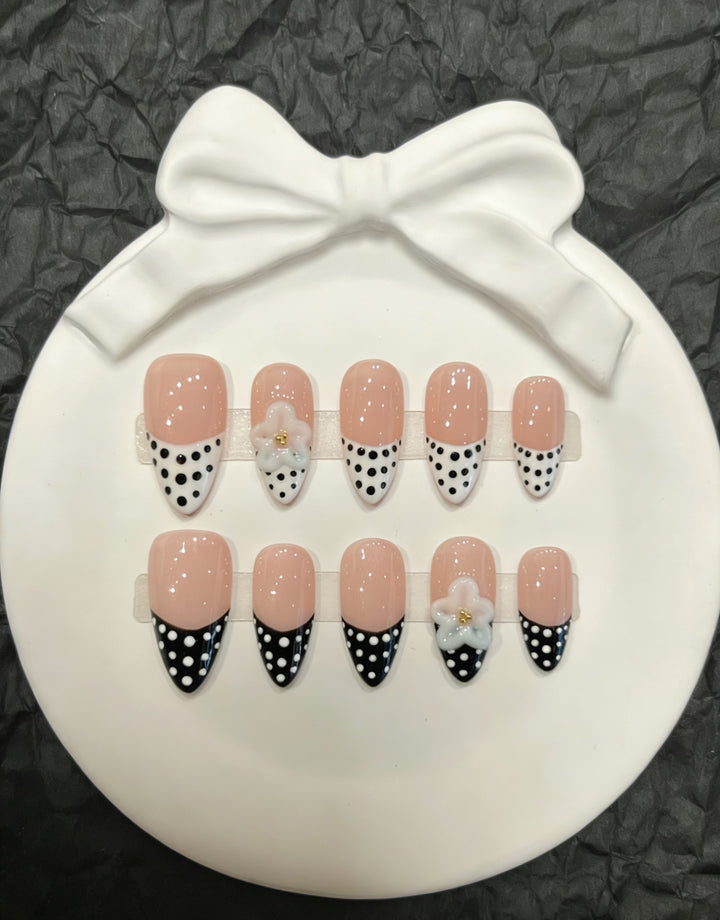 Polka Dot Themen Press-On Nail Kollektion