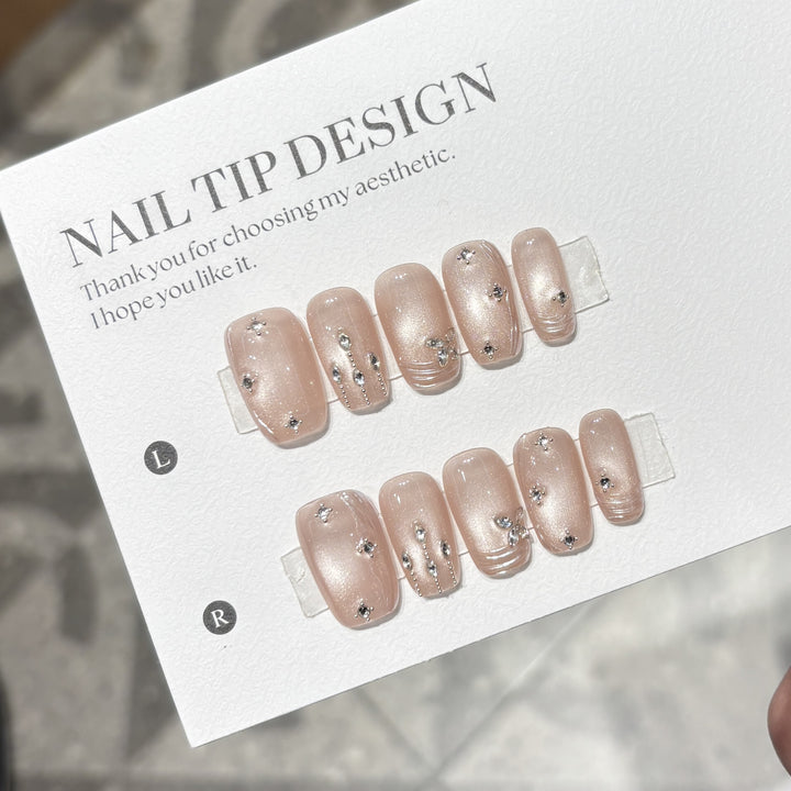 Kunstnägel mit Glamourösen Strass-Design Karnz
