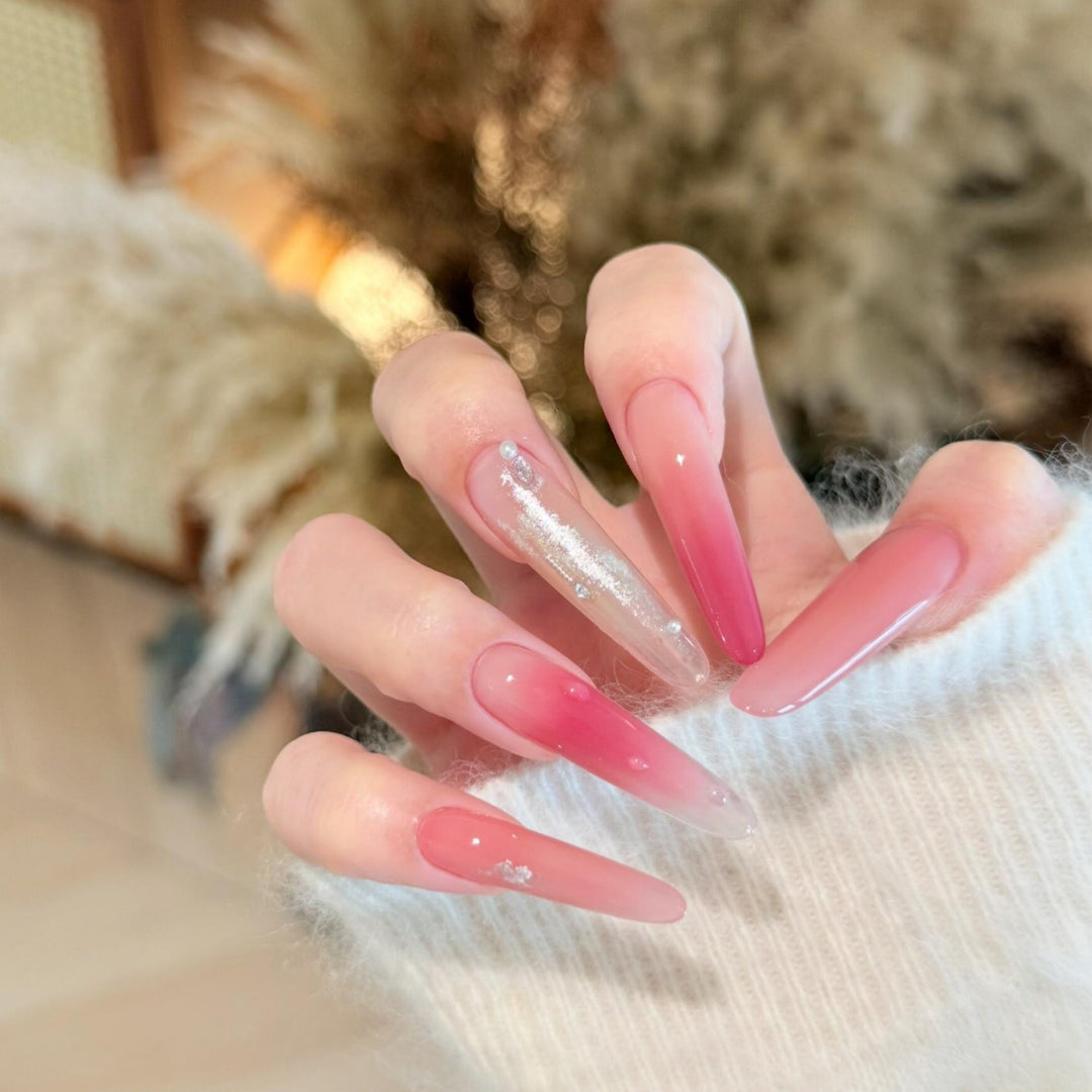 Kunstnagelset mit Elegantem Farbverlauf und Glitzerdetails Karnz
