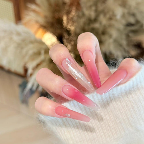 Kunstnagelset mit Elegantem Farbverlauf und Glitzerdetails Karnz