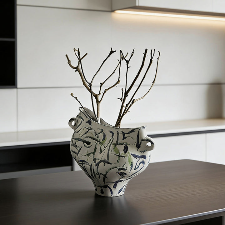 Künstlerische floral inspirierte dekorative Vase