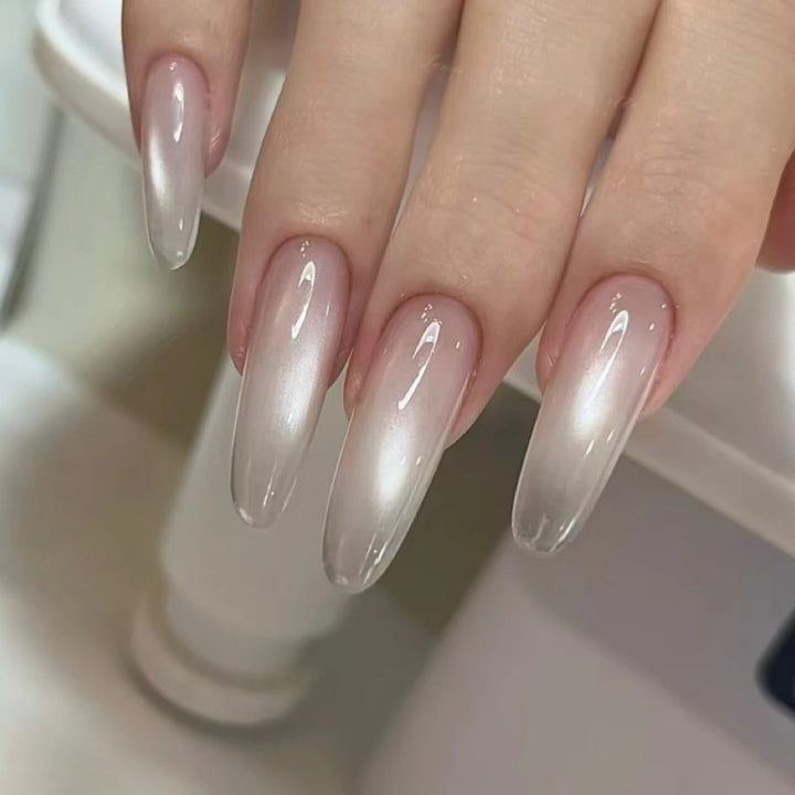 Elegante Kunstnägel mit Ombre-Effekt Karnz