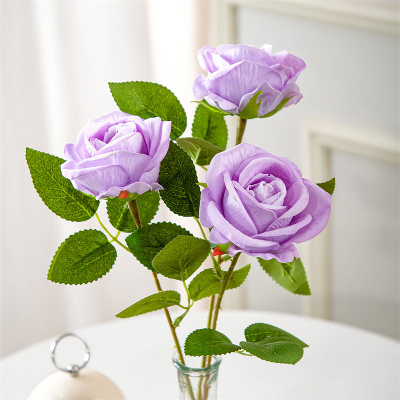 Realistische elegante Rosenstem