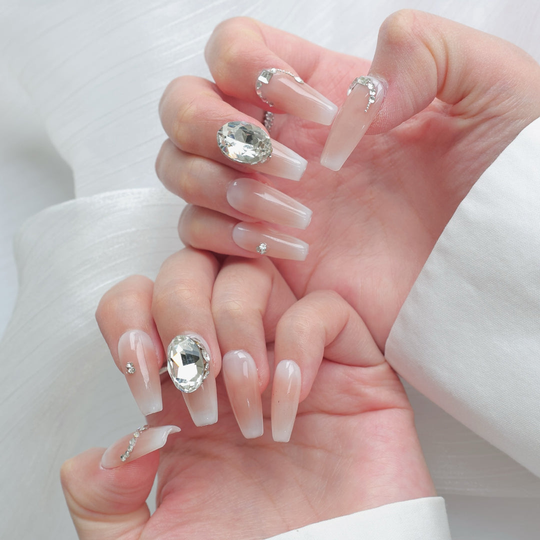 Elegante mit Kristallen verzierte Press-On Nägel