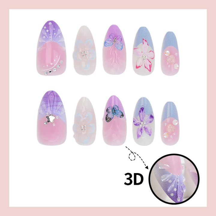 Kunstnagelset mit eleganten Blumen- und Schmetterlingsverzierungen Karnz