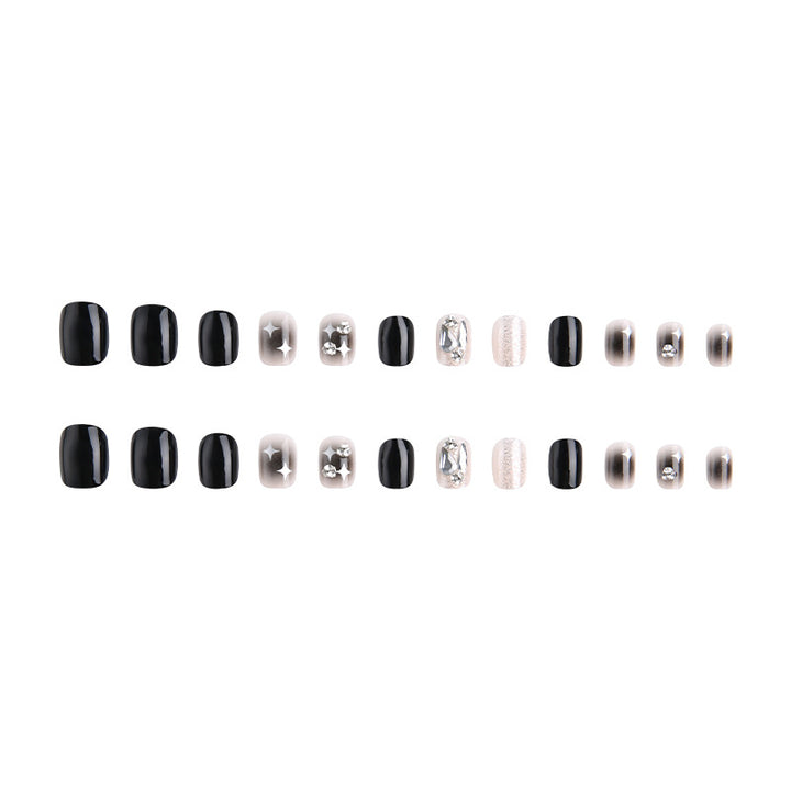 Kunstnagelset mit glamourösen Glitzer- und Kristallverzierungen Karnz