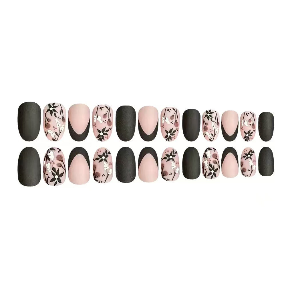 Kunstnagelset mit eleganten floralen Akzenten und stilvollem Glanz Karnz