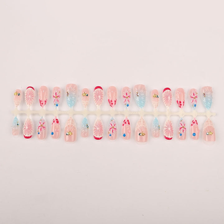 Kunstnagelset mit maritimen Motiven und luxuriösen Glitzerakzenten Karnz
