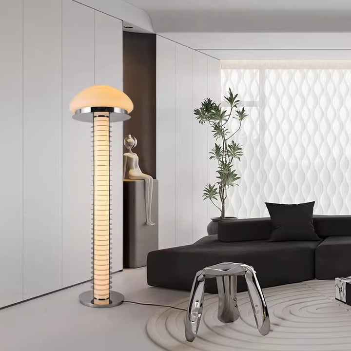Moderne Tischlampe mit Kuppel-Schirm und sleekem Sockel