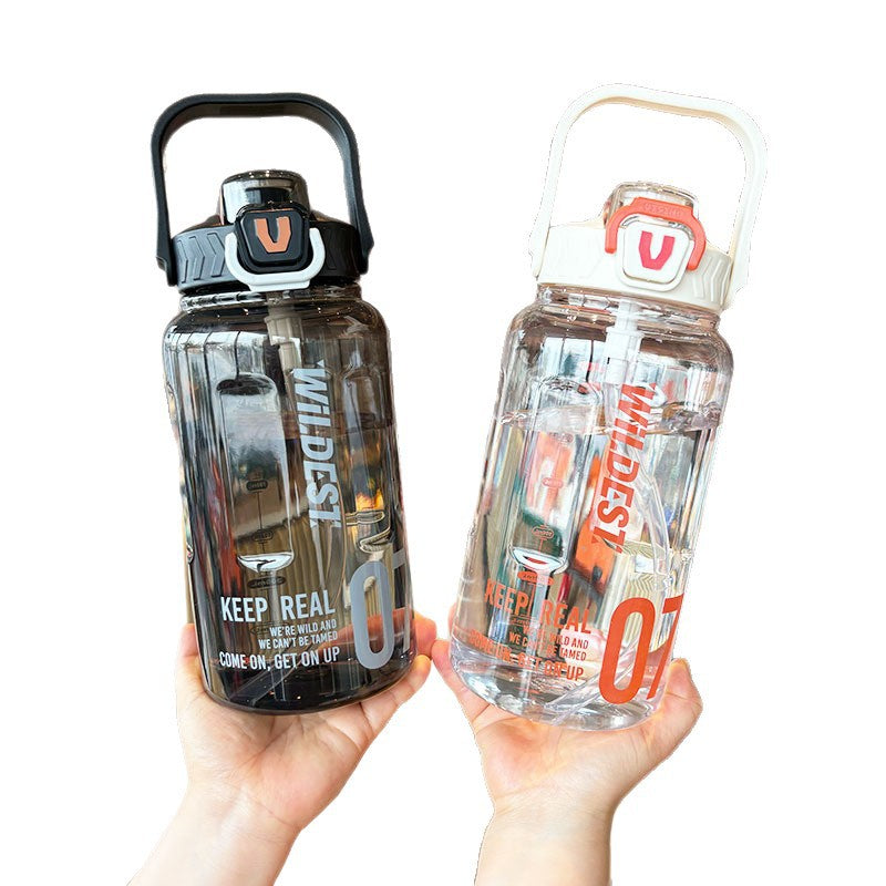 Damen große Wasserflasche mit integriertem Strohhalm und Tragegriff Karnz