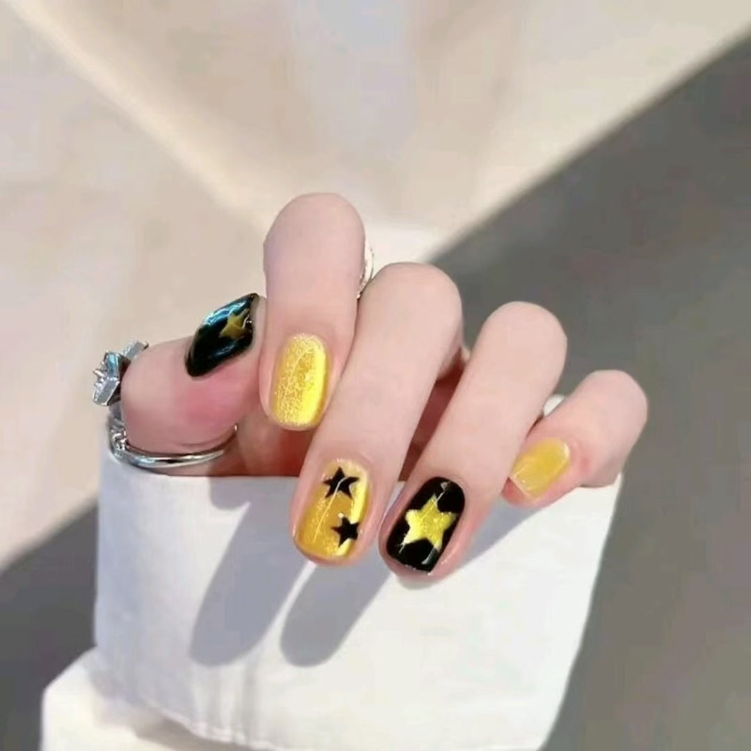 Festliches, von Charakteren inspiriertes Nagelkunst-Set Karnz