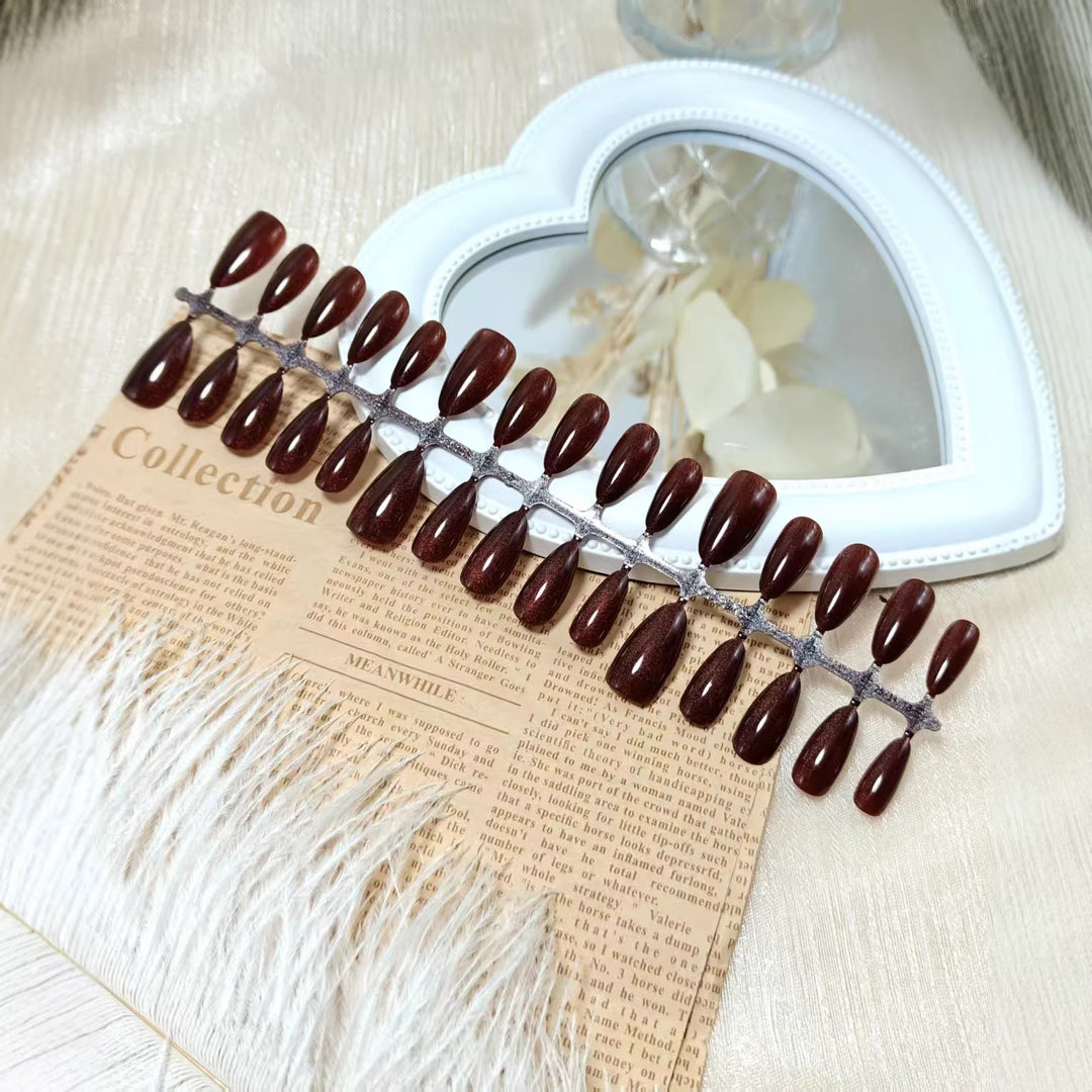 Kunstnägel mit Schimmerndem Glanz Karnz