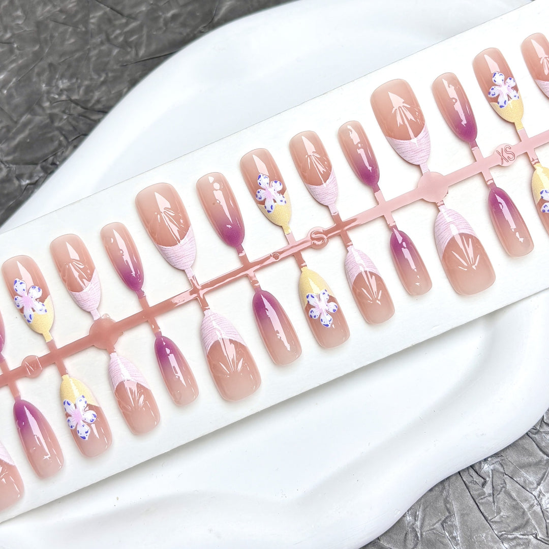 Elegantes Blumen Press-On Nail Design Set