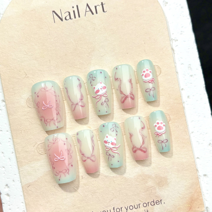 Künstlerisches Press-On Nageldesign