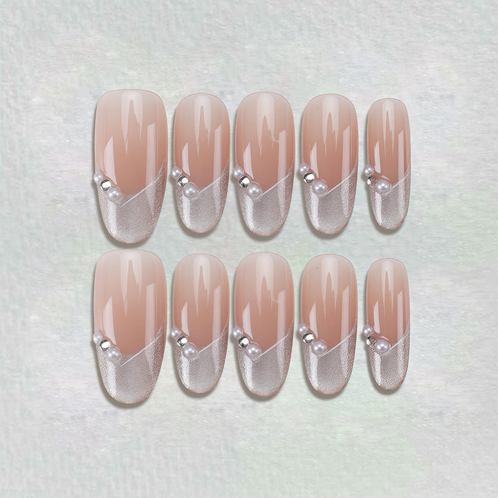 Elegantes Press-On-Nagelset mit künstlerischen Details Karnz