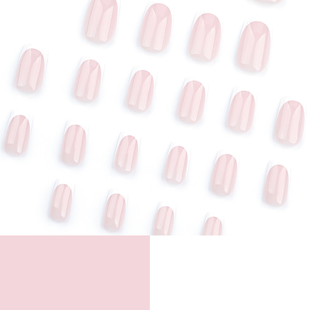 Elegant Maniküre mit Premium Nageldesign Karnz