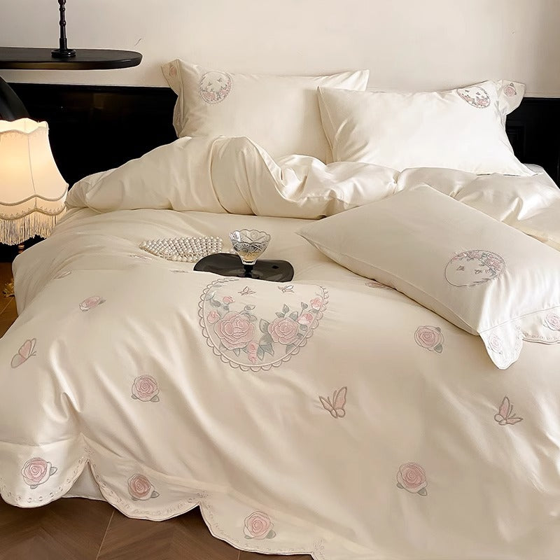 Bestickte Baumwollsatin-Floral-Herz-Bettwaren mit gewelltem Rand und Oxford-Kissenbezügen