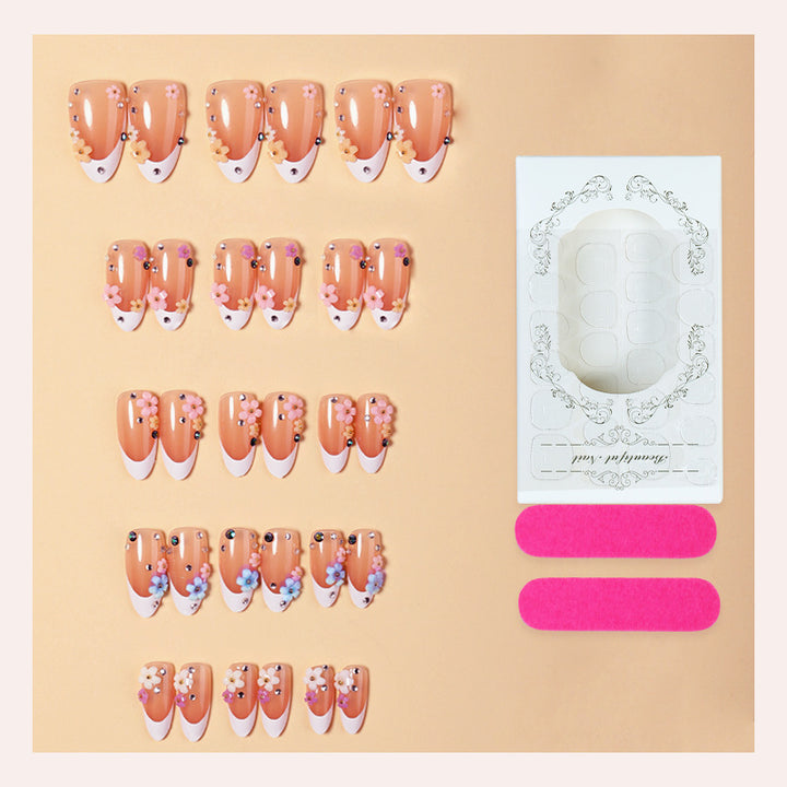 Dekorativer Press-On Nagelset mit floralen Verzierungen Karnz