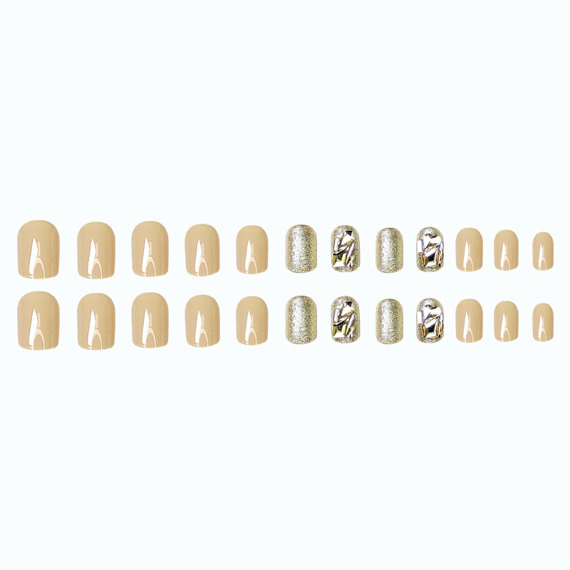 Kunstvolle Nail Art mit Glitzer-Akzenten Karnz