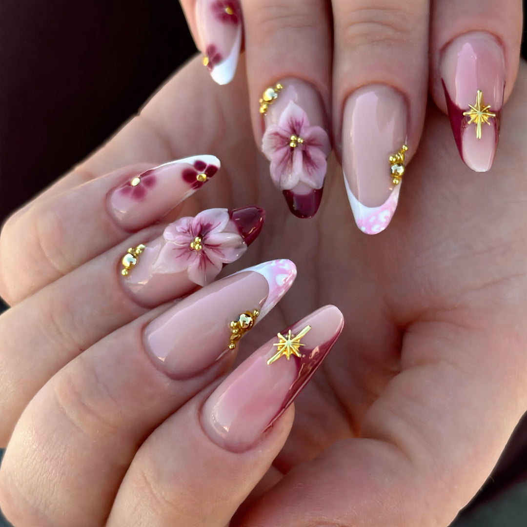 Künstlerische florale und goldene Akzentpress-on Nägel Karnz