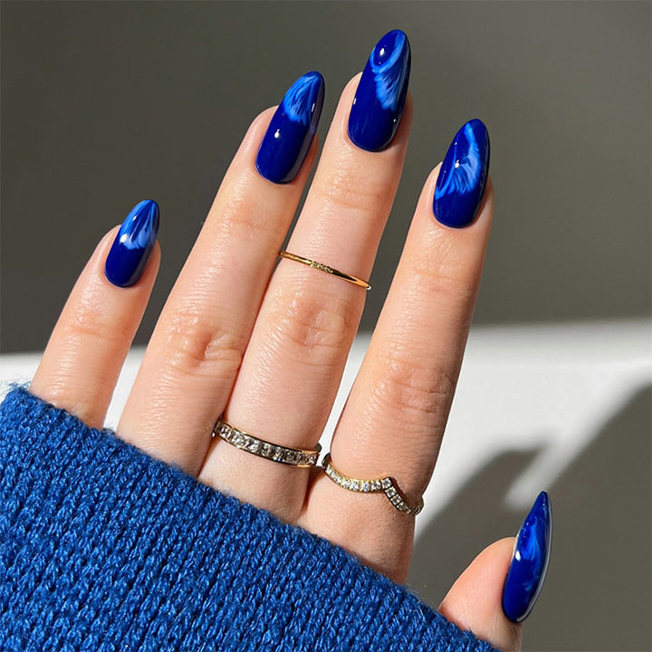 Künstlerisches Press-On-Nagelset mit Gradient-Design Karnz