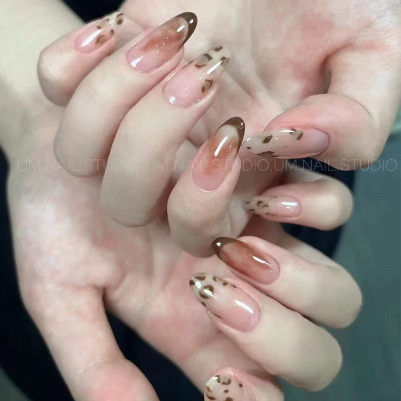 Künstlerisches Acryl-Nagelset mit einzigartigem Tierdruck