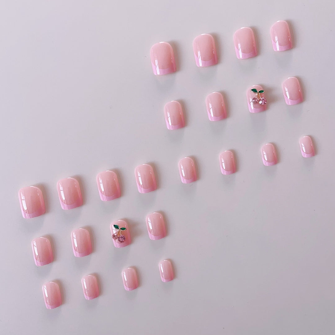 Kunstnagelset mit einzigartigen floralen Akzenten Karnz