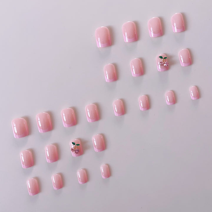 Kunstnagelset mit einzigartigen floralen Akzenten Karnz