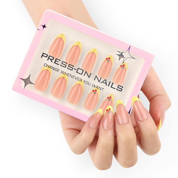 Künstliche Nagelkunst mit Blüten- und Glitzerelementen Karnz