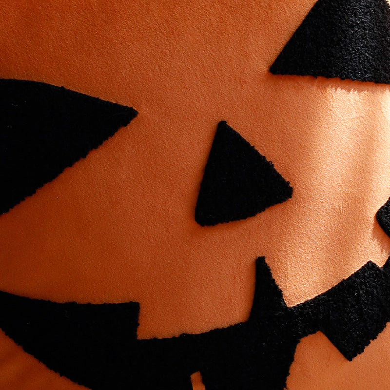 Quadratischer Kissenbezug mit Halloween‑Kürbis‑Tufting und weichem Baumwollsatin Karnz