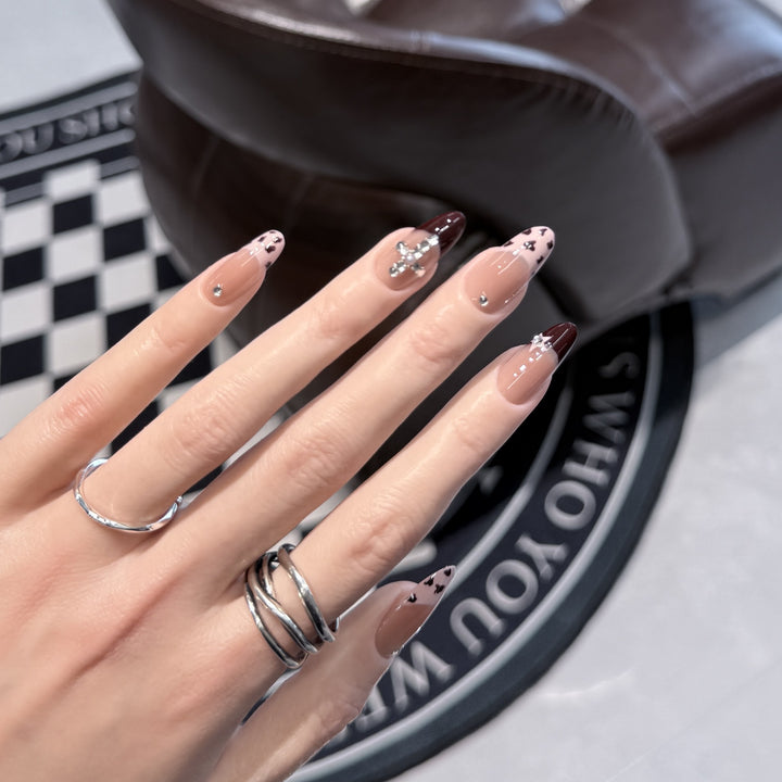 Dekorative Nagelkunst Karnz