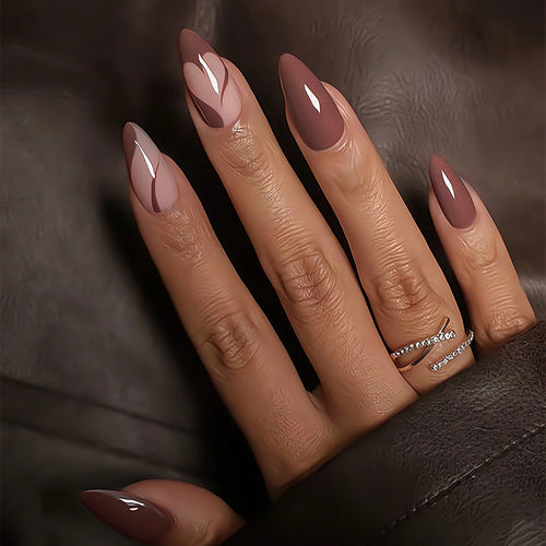 Kunstnagelset mit eleganten und kreativen Design-Elementen Karnz