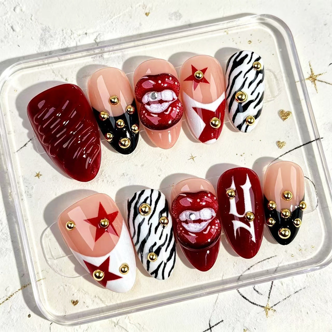 Glamourös Press-On Nagelkunst Set mit stilvollen Mustern