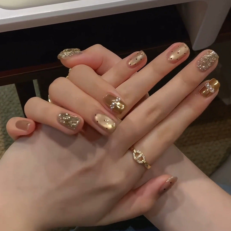 Elegantes Gel Press-On Nagelset Karnz
