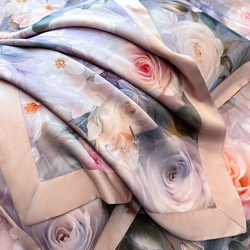 Luxuriöses Satin-Bettwäscheset mit Rosenmuster und seidig-glänzender Oberfläche