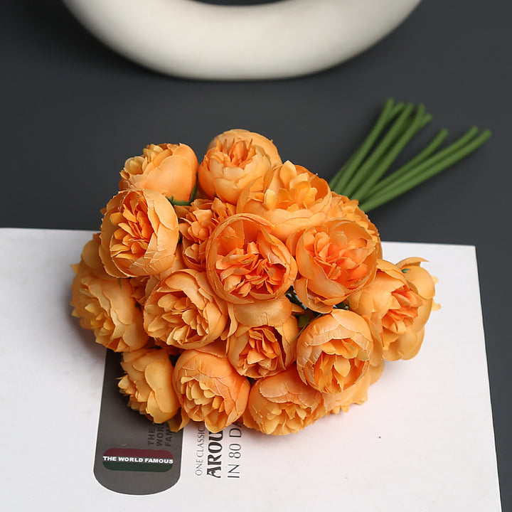 Realistischer Kunstblumenstrauß