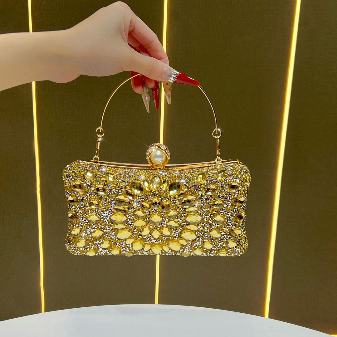 Aufwendig besetzte Abend-Clutch