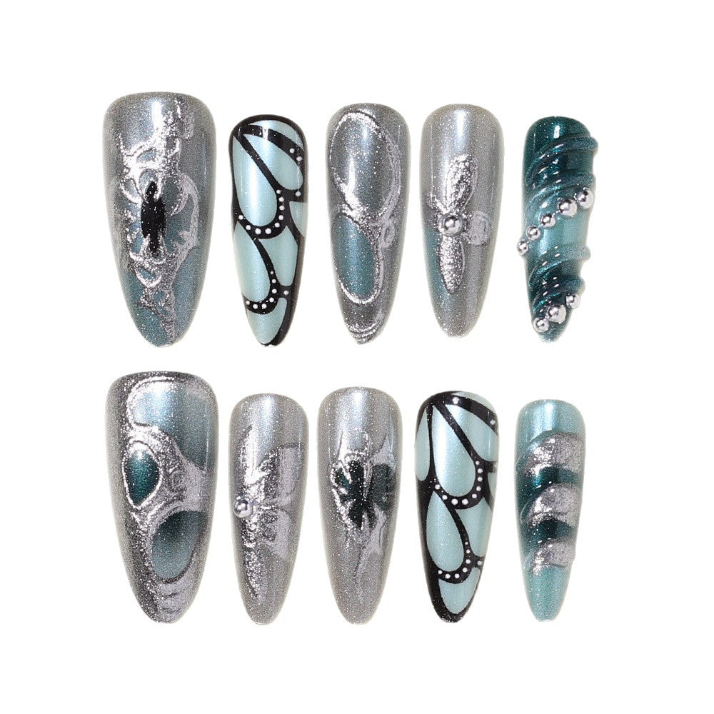 Künstlerische Nagelkunst Karnz
