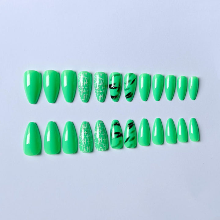 Künstlerisches grünes Stiletto-Nagelkunst-Set