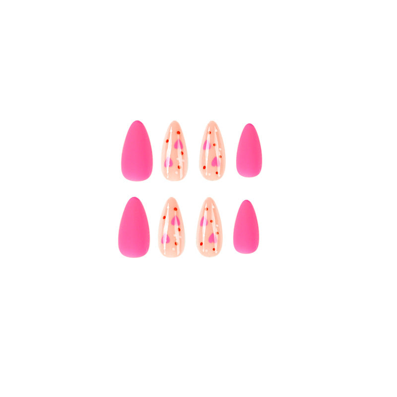 Künstliche Nagelkunst mit Herzdesign Karnz