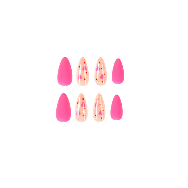 Künstliche Nagelkunst mit Herzdesign Karnz