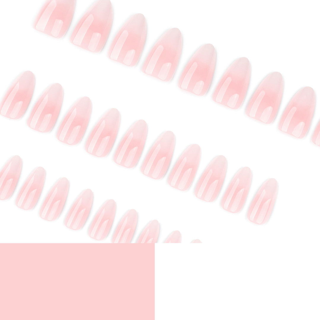 Stilvolle Nagelverlängerungen mit zartem Ombre-Design Karnz